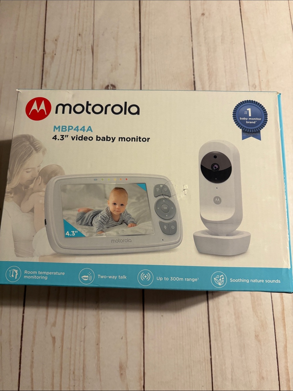 Motorola MBP44A Baby Monitor 4.3"Digital Audio Video, 2-way Communication 2.5gz